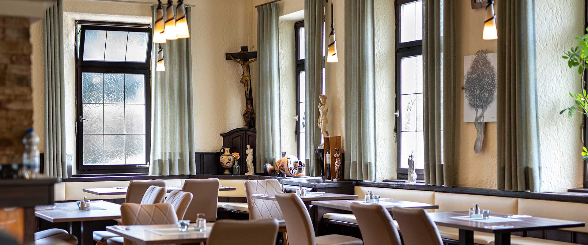 Neuhof | Griechisches Spezialitäten-Restaurant in Neuburg5