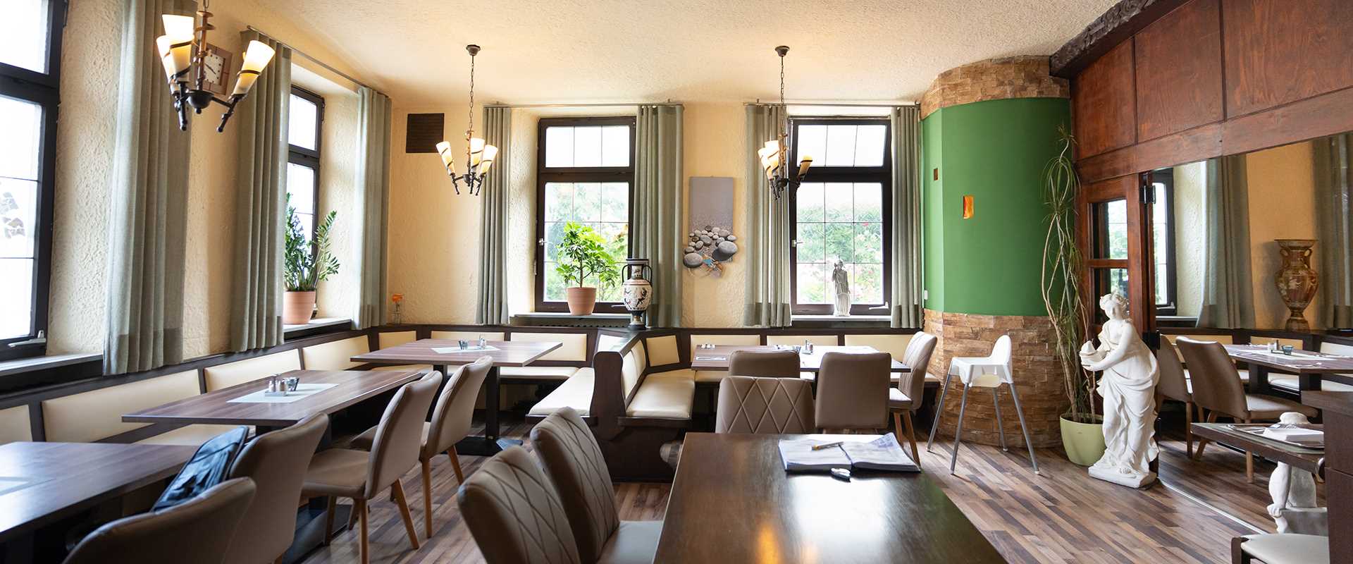 Neuhof | Griechisches Spezialitäten-Restaurant in Neuburg4